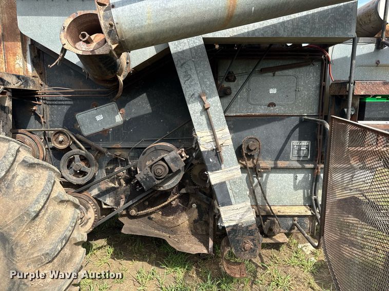 image for item DY0308 Gleaner F combine