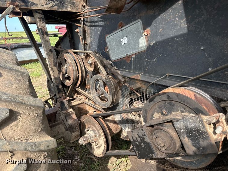 image for item DY0308 Gleaner F combine