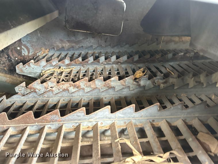 image for item DY0308 Gleaner F combine