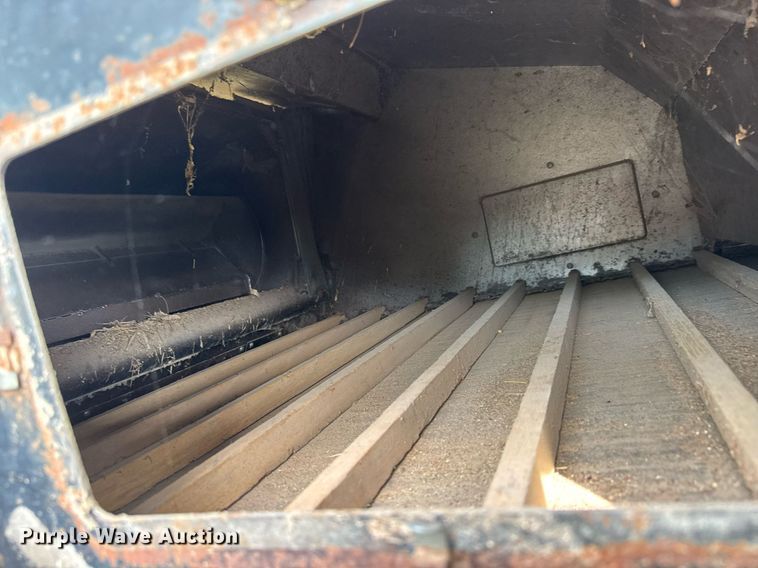 image for item DY0308 Gleaner F combine