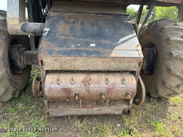 image for item DY0308 Gleaner F combine