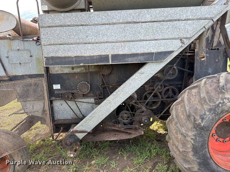 image for item DY0308 Gleaner F combine