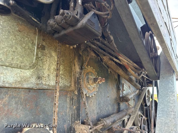 image for item DY0308 Gleaner F combine