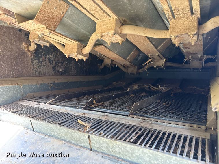 image for item DY0308 Gleaner F combine