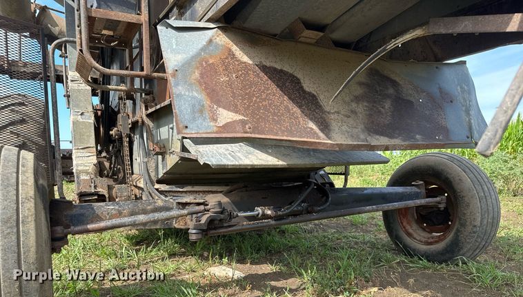 image for item DY0308 Gleaner F combine