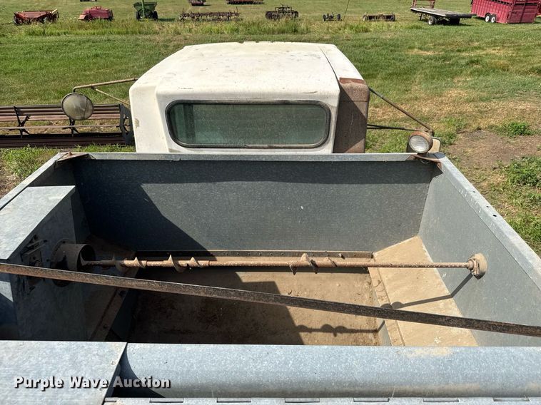 image for item DY0308 Gleaner F combine