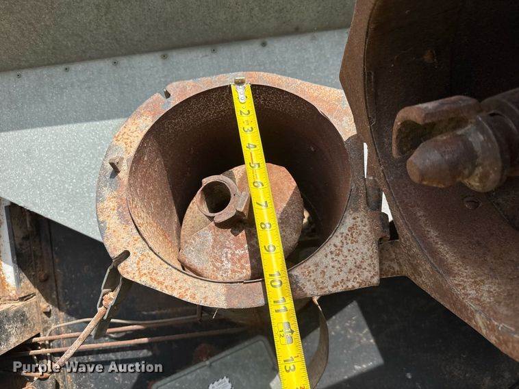 image for item DY0308 Gleaner F combine