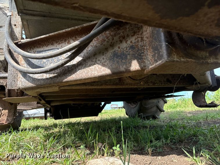 image for item DY0308 Gleaner F combine