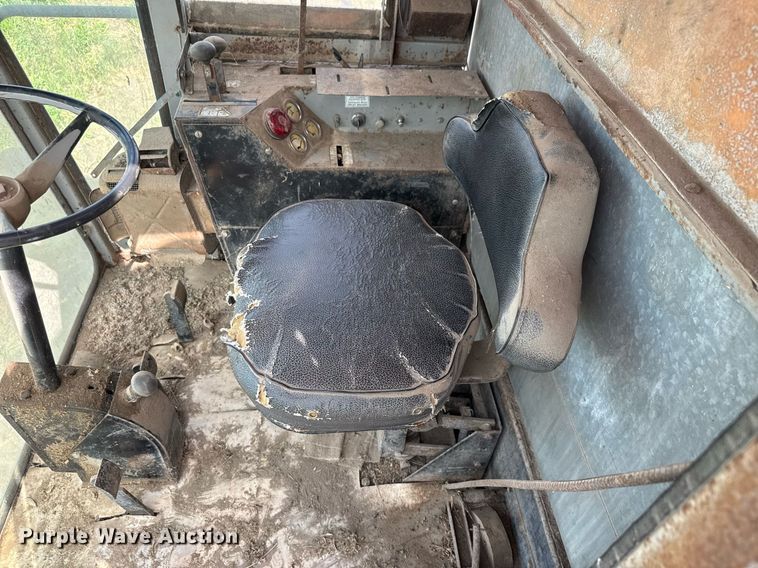 image for item DY0308 Gleaner F combine