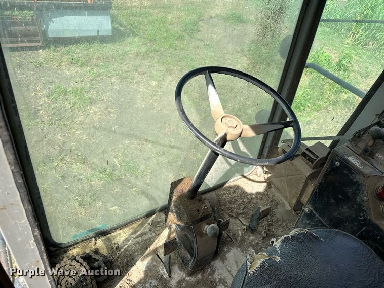 image for item DY0308 Gleaner F combine