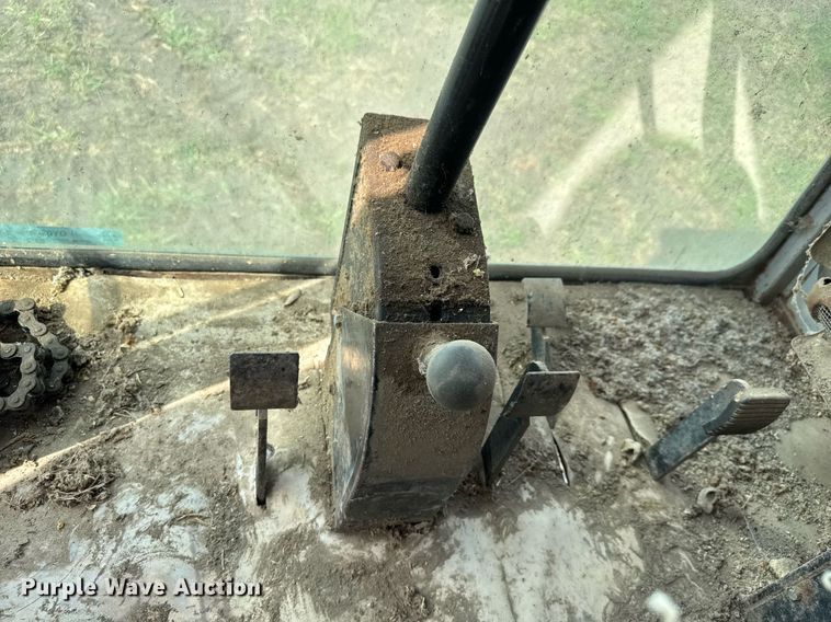 image for item DY0308 Gleaner F combine