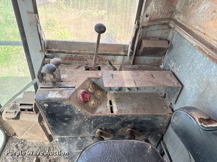 image for item DY0308 Gleaner F combine