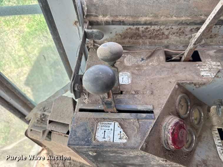 image for item DY0308 Gleaner F combine