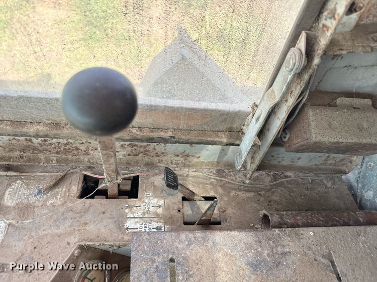 image for item DY0308 Gleaner F combine