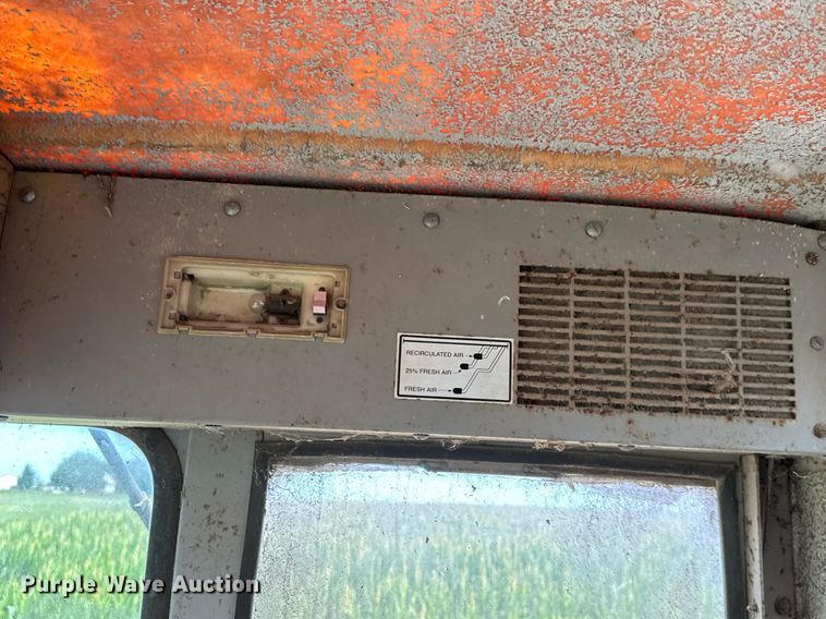 image for item DY0308 Gleaner F combine