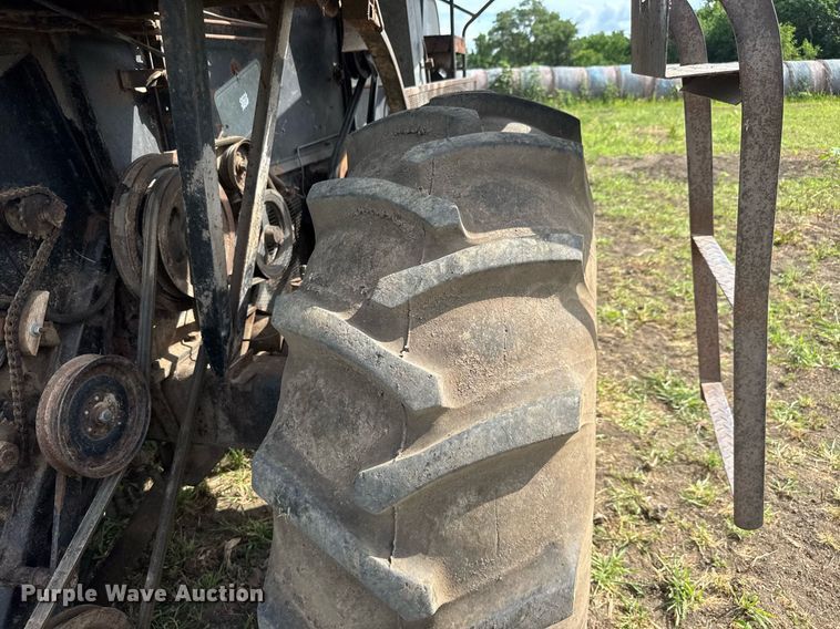 image for item DY0308 Gleaner F combine