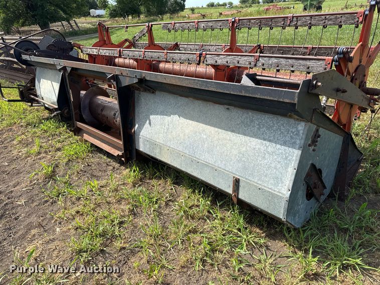 image for item DY0308 Gleaner F combine