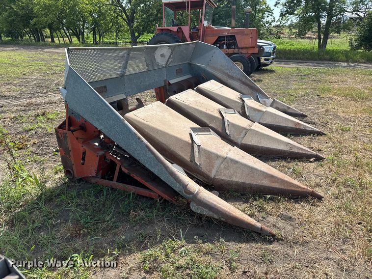 image for item DY0308 Gleaner F combine