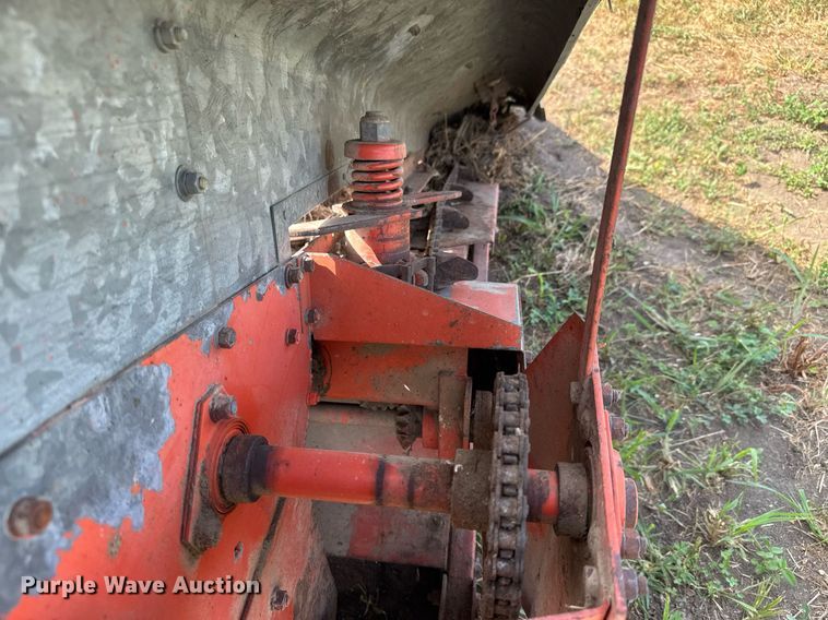 image for item DY0308 Gleaner F combine