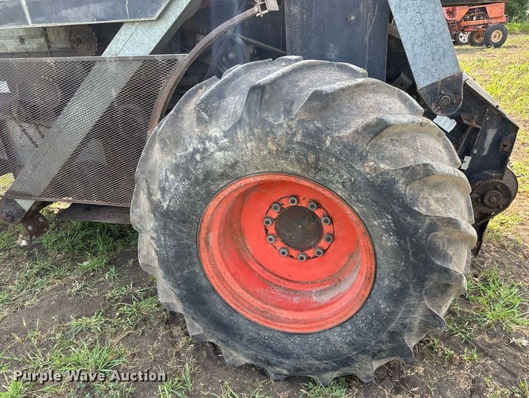 image for item DY0308 Gleaner F combine