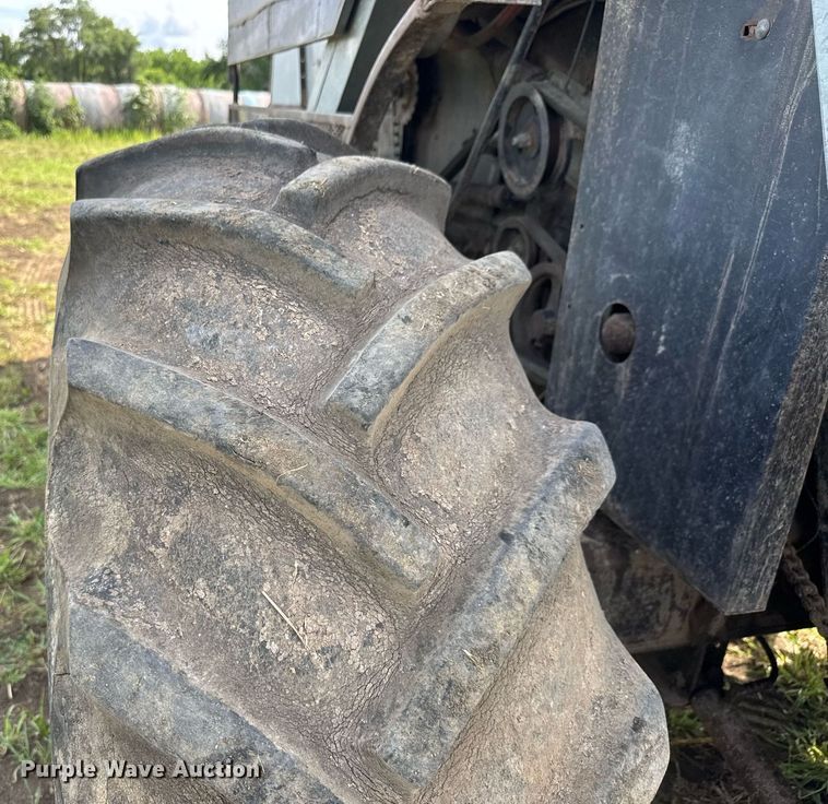image for item DY0308 Gleaner F combine