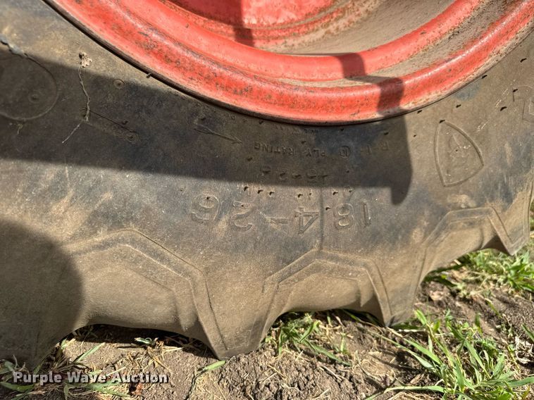 image for item DY0308 Gleaner F combine
