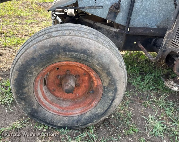 image for item DY0308 Gleaner F combine