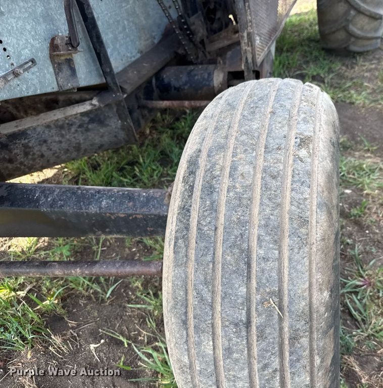 image for item DY0308 Gleaner F combine
