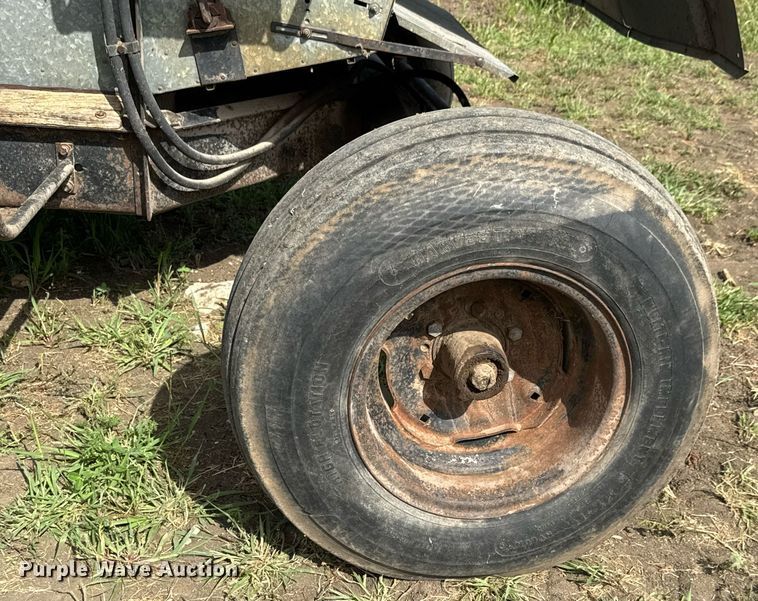 image for item DY0308 Gleaner F combine