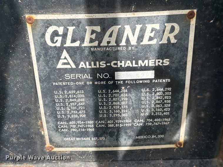 image for item DY0308 Gleaner F combine