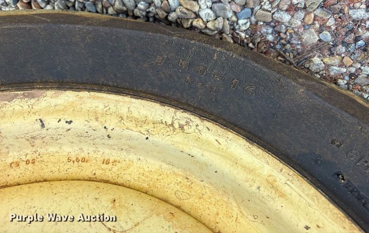 image for item DY0727 2005 John Deere 5103 tractor