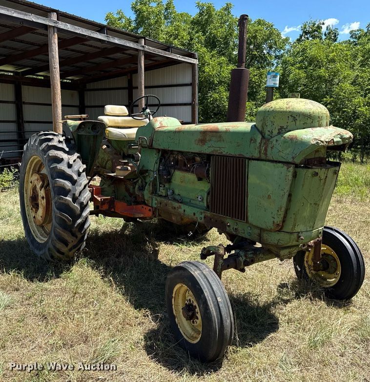 image for item DZ4216 John Deere 4010 tractor