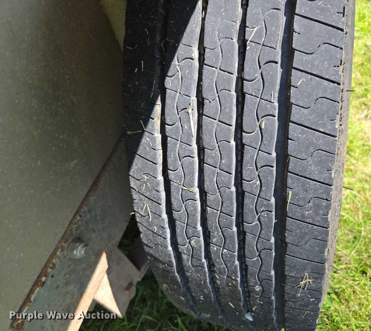 image for item ED2136 2011 Gooseneck 11-24x6'8