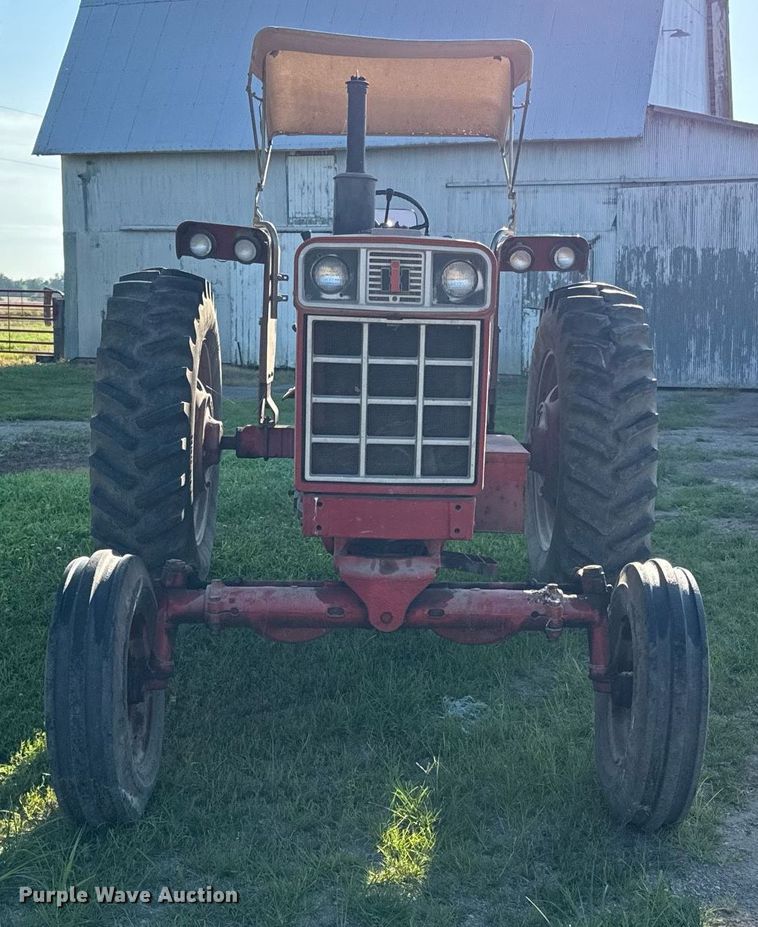image for item ED4283 1977 International 686 tractor