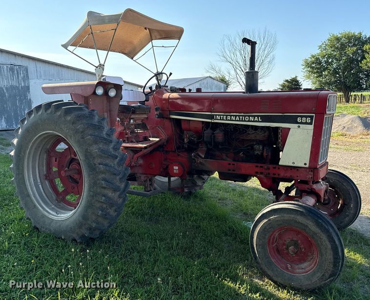 image for item ED4283 1977 International 686 tractor
