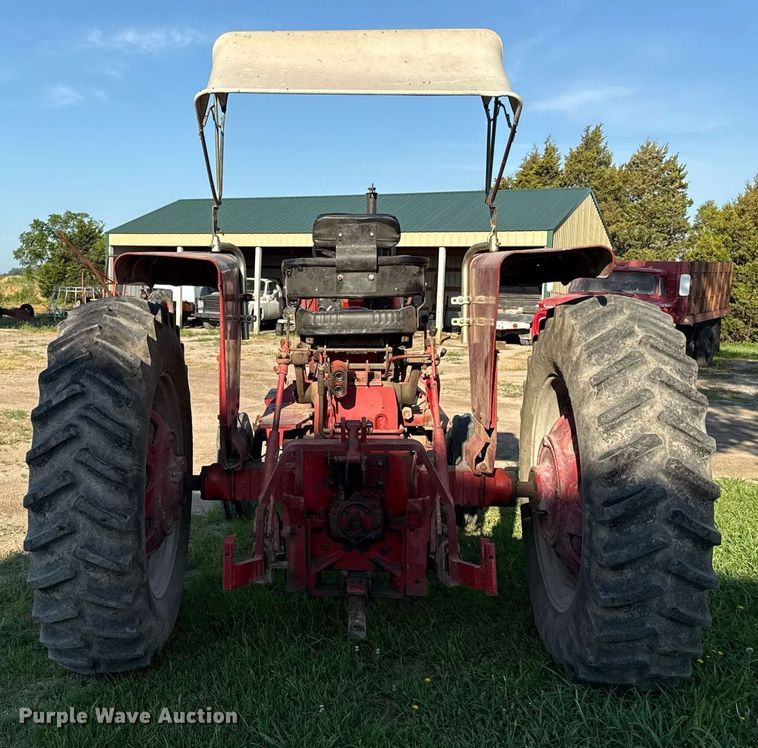 image for item ED4283 1977 International 686 tractor