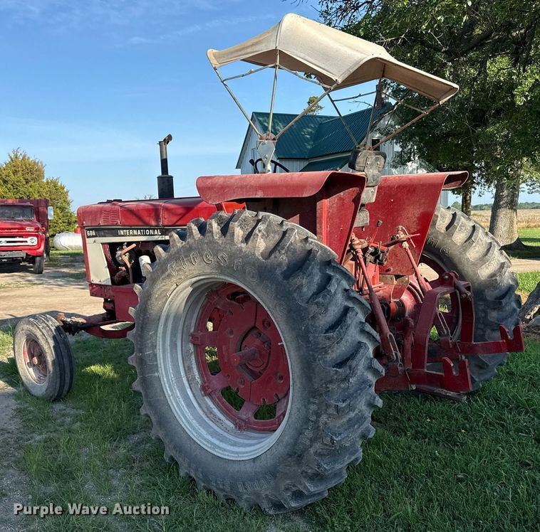 image for item ED4283 1977 International 686 tractor