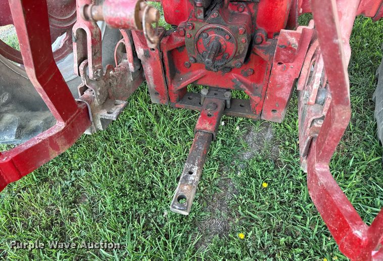 image for item ED4283 1977 International 686 tractor