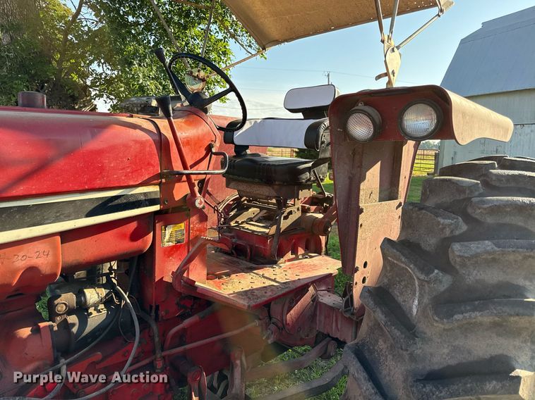 image for item ED4283 1977 International 686 tractor