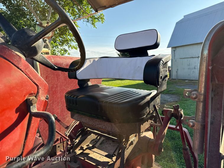 image for item ED4283 1977 International 686 tractor