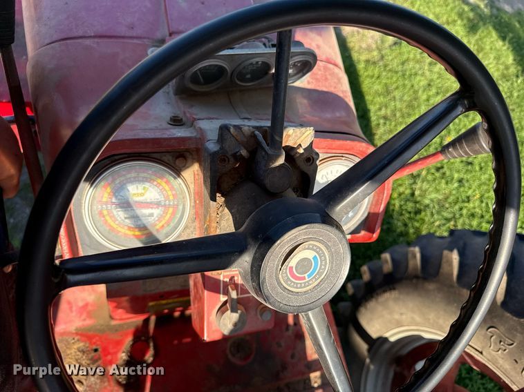 image for item ED4283 1977 International 686 tractor