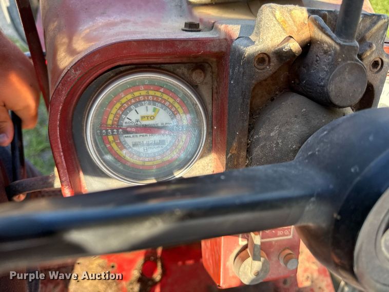 image for item ED4283 1977 International 686 tractor