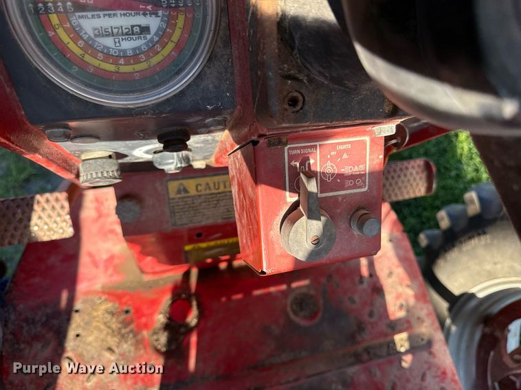 image for item ED4283 1977 International 686 tractor