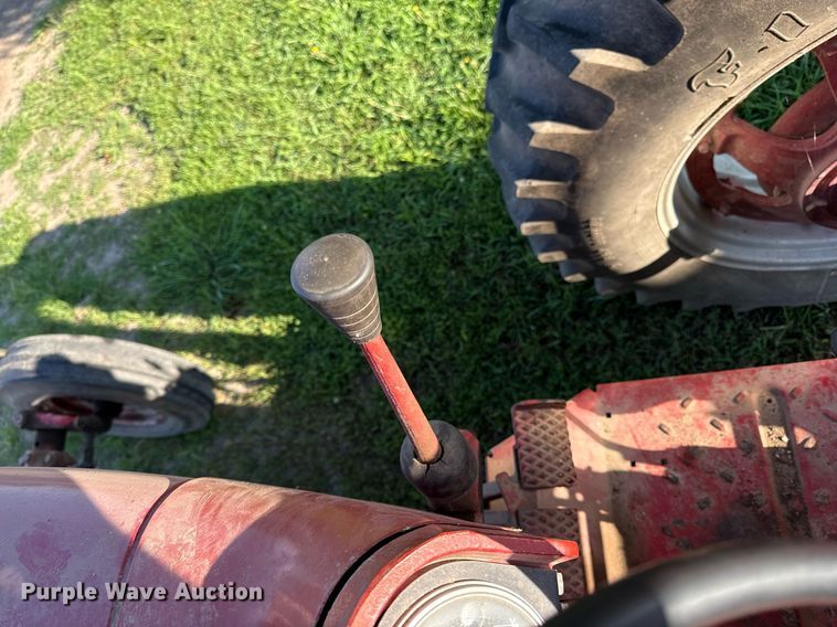 image for item ED4283 1977 International 686 tractor