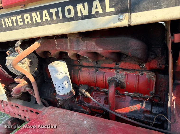 image for item ED4283 1977 International 686 tractor
