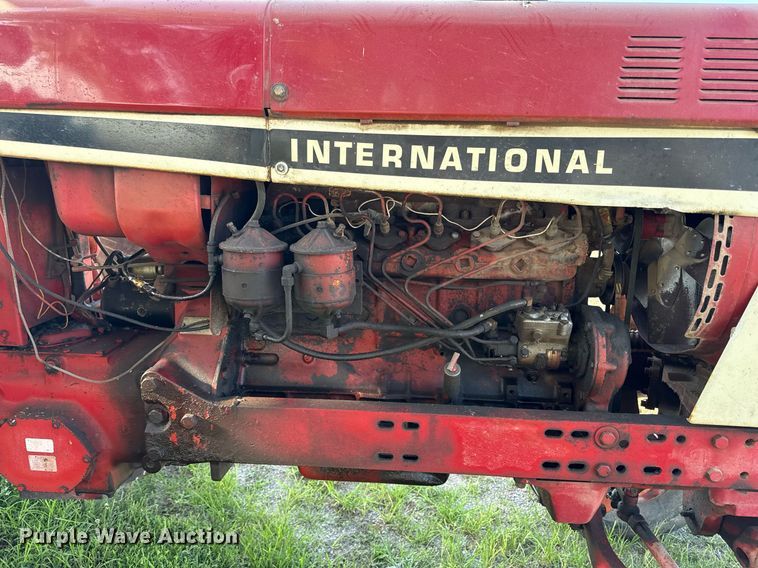 image for item ED4283 1977 International 686 tractor