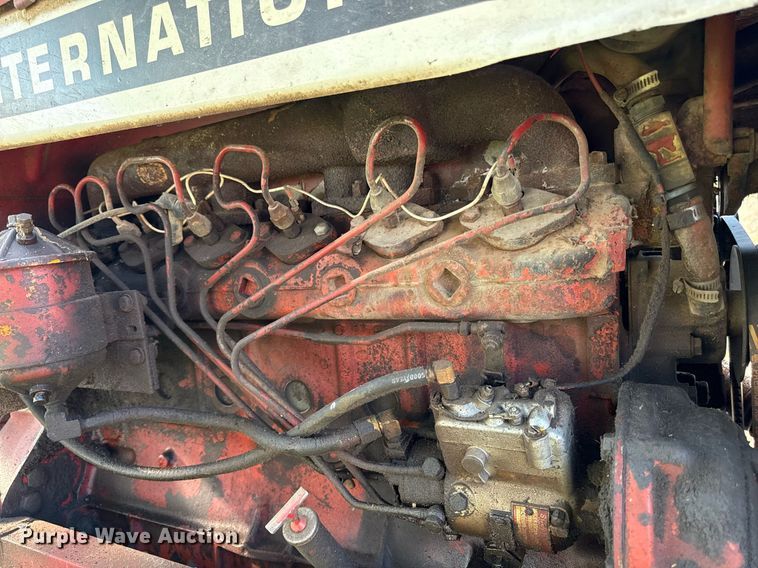 image for item ED4283 1977 International 686 tractor