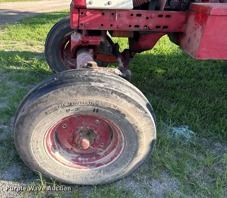 image for item ED4283 1977 International 686 tractor