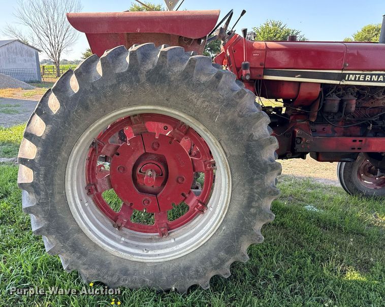 image for item ED4283 1977 International 686 tractor