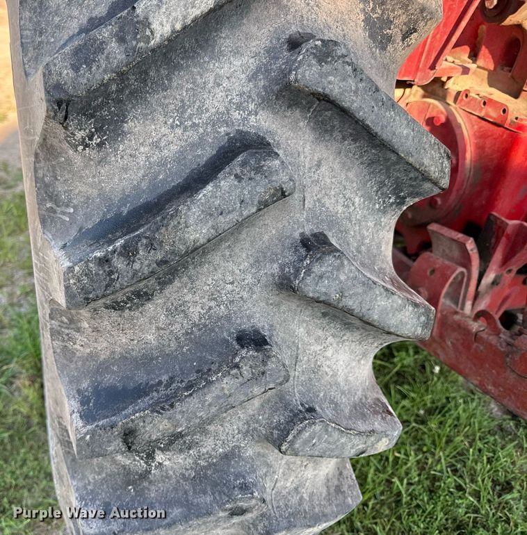 image for item ED4283 1977 International 686 tractor